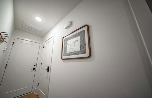 Modern Multi-Level Retreat with Rooftop Hot Tub - Foto 48