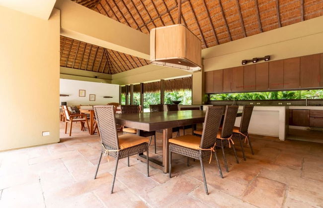 Atonishing 5BR Villa at Mesa de Yeguas - Photo 7