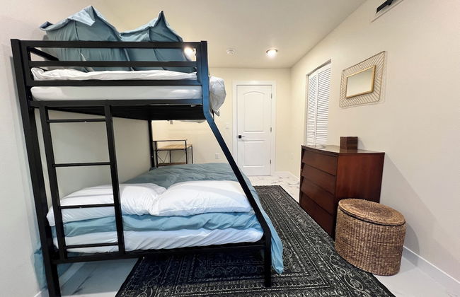 Dollhouse Downtown - Photo 3