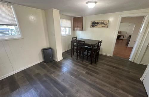 Charming 3-Bed, 1,5 Bath Home - Entire Space Just for You! - Photo 9