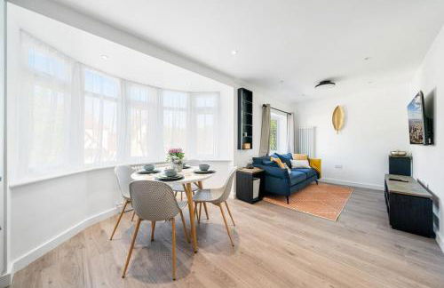 Newly Refurbished 2 Bed Flat - Photo 21