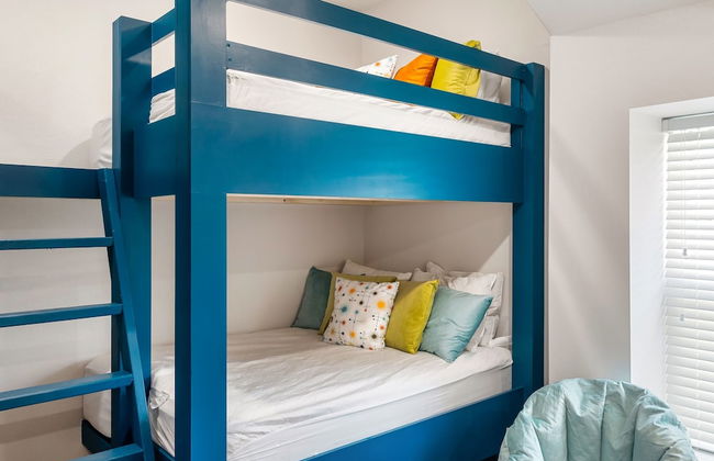 Luxury Lakehouse - Photo 22