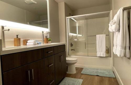 Cozy 2 Bedroom 2 Bathroom Condo with Pool, Gym, Spa - Foto 16