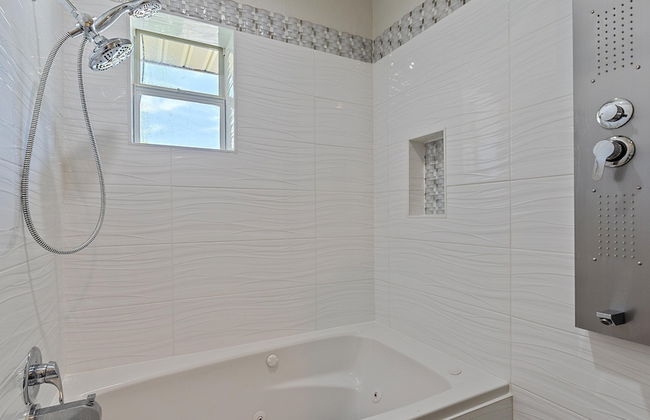 Paradise Palace 4 Bedroom Home by RedAwning - Foto 31