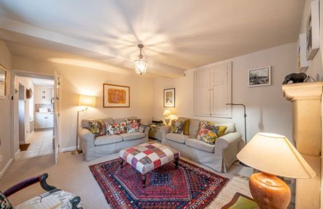 Host Stay White House - Photo 3