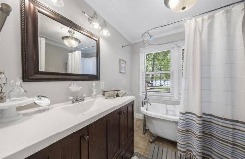 Ultimate Family Fun Lakehouse with pool and dock - Foto 22