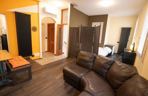 La Casa di Hank - il Centro Storico e l Autodromo - Foto 1