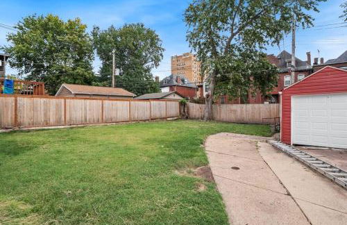 Luxury Living: Grand 7BR/5BA near Everything - Photo 24