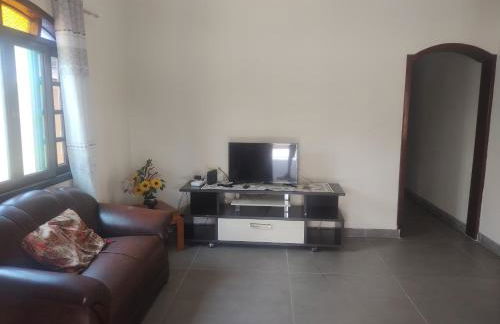 Casa piscina com ozônio churrasqueira perto da praia - Foto 4