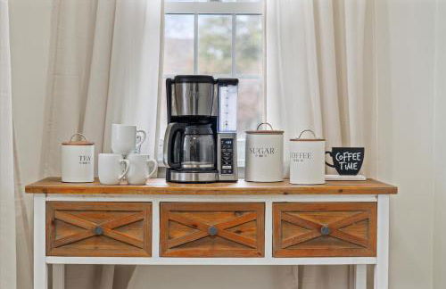 5 Mins to UND - Cozy 4BD with BBQ & Pool Table - Foto 30