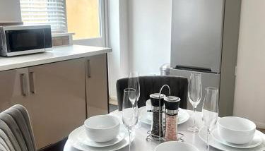City Centre House - Pet Friendly - Free Parking - 2 Bedroom - Large Garden - Foto 5