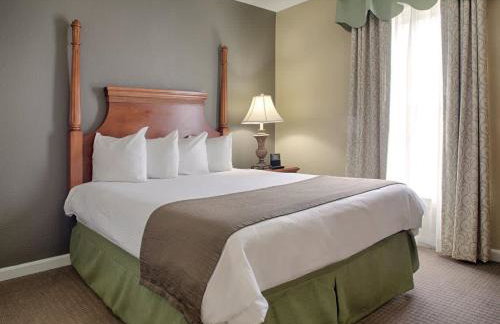 Charming 2BR Colonial Apartment with Resort Access - Foto 57