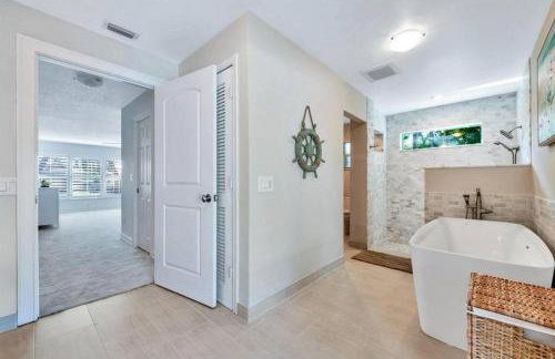 Waterfront Oasis w/ Pool Minutes to Downtown! - Foto 13