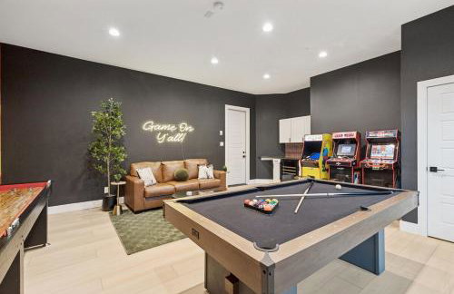 The Longhorn Luxe with Game Room and Fire pit and Karaoke - Foto 8