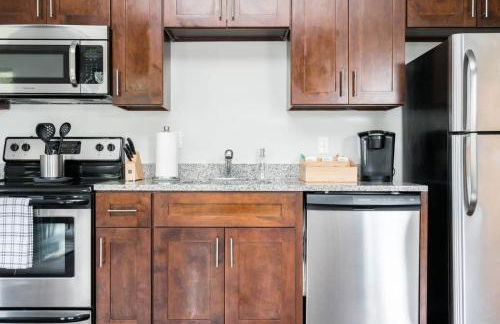 CozySuites Music Row Stunning 2BR -free parking 35 - Foto 25