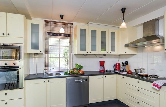 Rendeux Villa With Garden - Photo 11