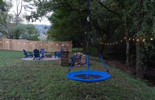 Wizard House + Hot Tub, Private Creek, Large Yard - Foto 35