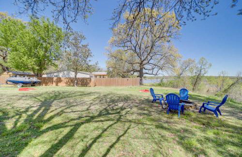 Lakefront Eufaula Cabin with Fire Pit and Private Dock - Foto 32