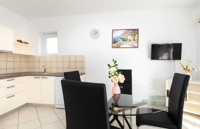 Scenic Elegant Apartments Krk With Balcony and Pool - Photo 24