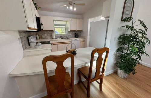 Stylish budget friendly retreat! - Foto 39