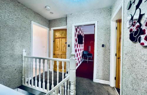 13 Guests - Free Parking - Manchester House - Foto 3