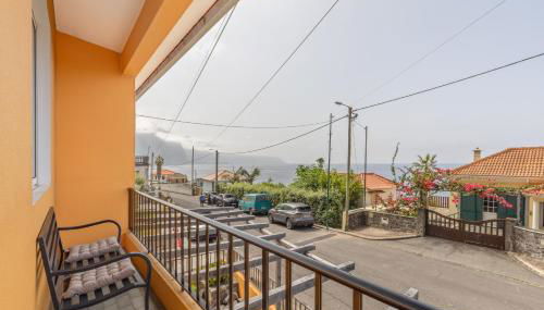 Coastal São Vicente Mountain & Sea View Hideaway with Free Parking - Foto 3