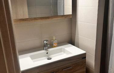 Marys Home Eretria - Photo 16