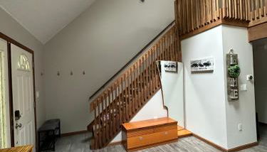 Pocono Hideout Family Home with Hot Tub Deck Sunroom Pool Big Bass Lake Larsen Lake Gouldsboro Clifton Township - Foto 2