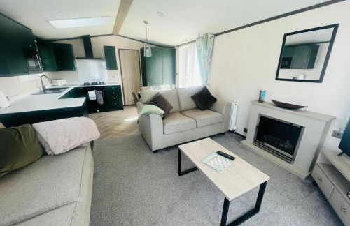 Evergreen Lodge with Hot Tub - Foto 9