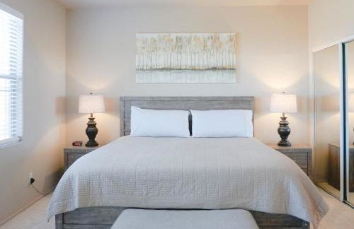 Mountain-view condo with incredible sunset views, pool, hot tub & grill - Foto 15