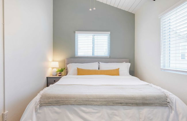 Surfrider II by Avantstay Walk to the Beach + Balcony - Photo 20