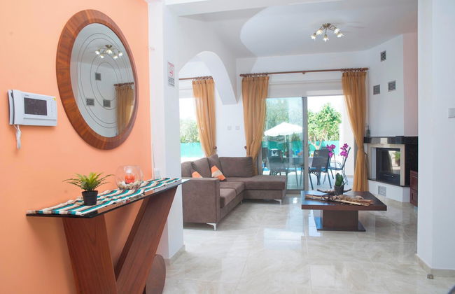 Stunning new Beach Front Villa,1st Line to the Beach, Large Pool, Wonderful Area - Foto 20