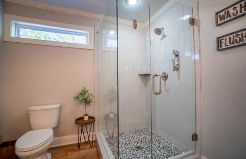 Par-Tee Haus I- Game Room & Hot Tub-Walk to Helen - Foto 11