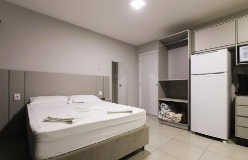 Lou Suítes - 8 - com sacada e vista da cidade - Foto 30