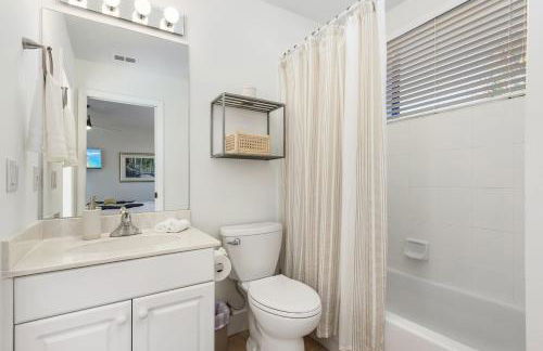 Lakeview Villa lovely pool home in gated community - Photo 26