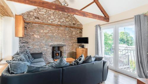 Cosy Fisherman's Cottage with Balcony & Sea Views - Photo 2