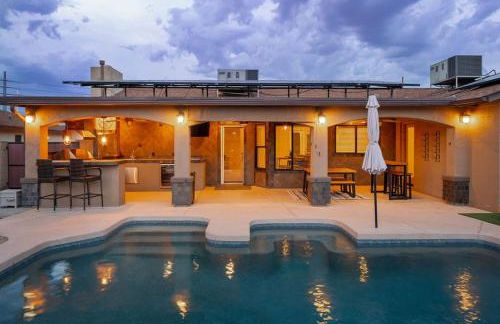 Champions Oasis Home - Near the Stadui2007m withPool & Grill - Photo 4