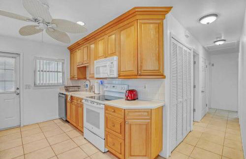 Cozy Beach Walk Home 3BR 2BA + Priv Yard + SmartTV - Foto 17