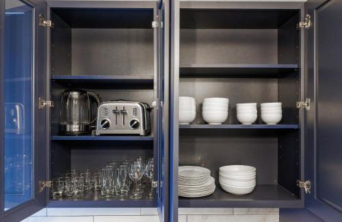 Ultimate Urban living at Centrally Located Apartments - Photo 9