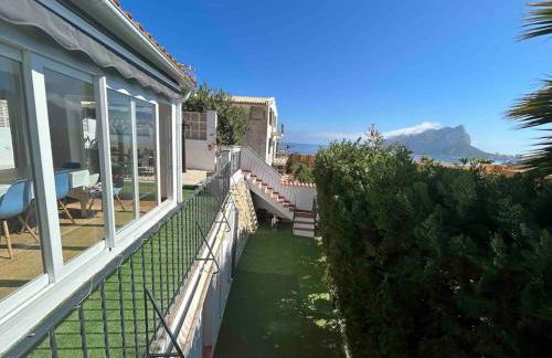 Espectacular villa junto a la playa, piscina privada y vistas al mar - Foto 48