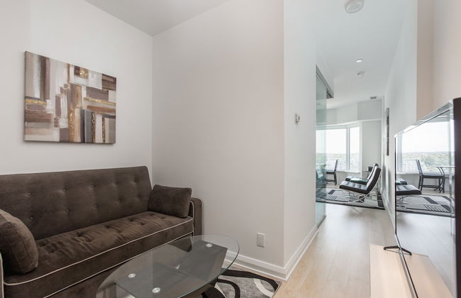 QuickStay - Chic in Yorkville (Yonge & Bloor) - Photo 20