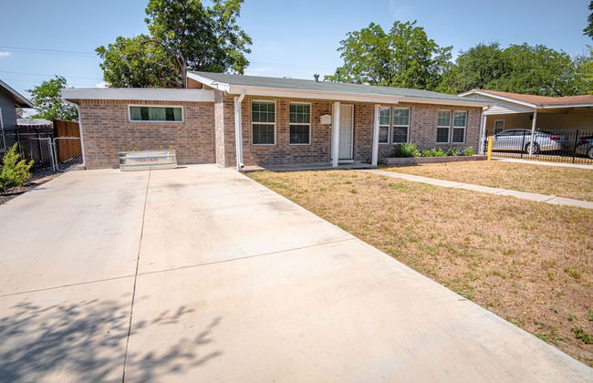 Splendid Gated 4 BR 2 BA Home Near Downtown - Foto 37