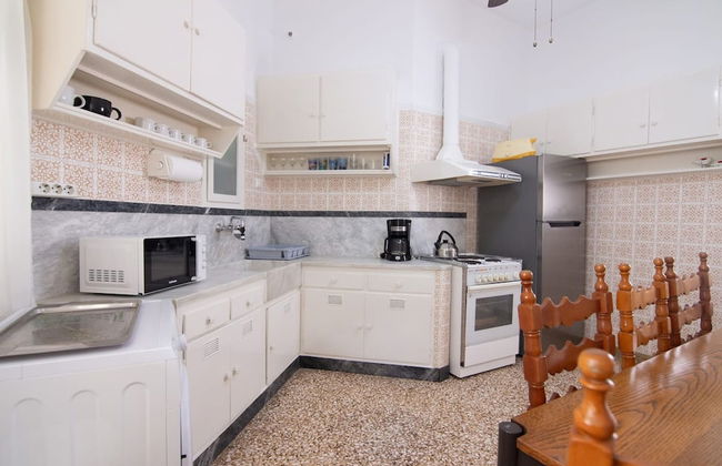 Cozy Apartment Next to Alimos Beach - Photo 12