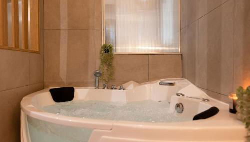 Love Life Room-Jacuzzi-Netflix-Accès-24/7-Privé - Photo 5