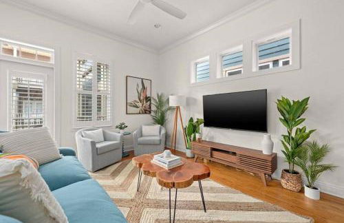 Modern Beach Haüs 4 min walk to beach w/ pool BBQ - Foto 32