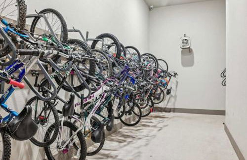 Modern 1BR near TPC Golf Free Parking and Wifi - Foto 33