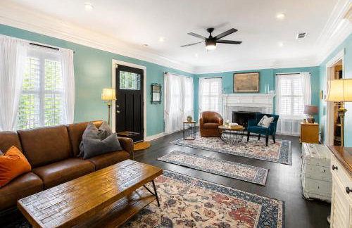 Charming home with pool, enclosed yard, patio & great Woodlawn Lake location - Foto 48