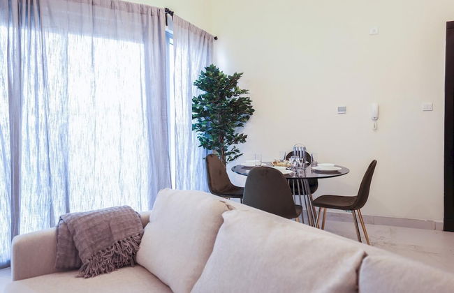 Elite LUX Holiday Homes - Cozy Modern 1BR in Dubai South - Photo 5