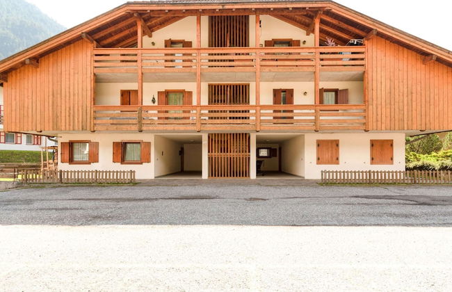 Spacious Chalet with Garden near Ski Area in Tyrol - Foto 1