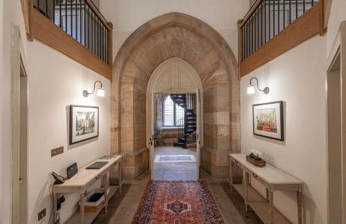 Exceptional Grade II Listed Church Conversion - Foto 5